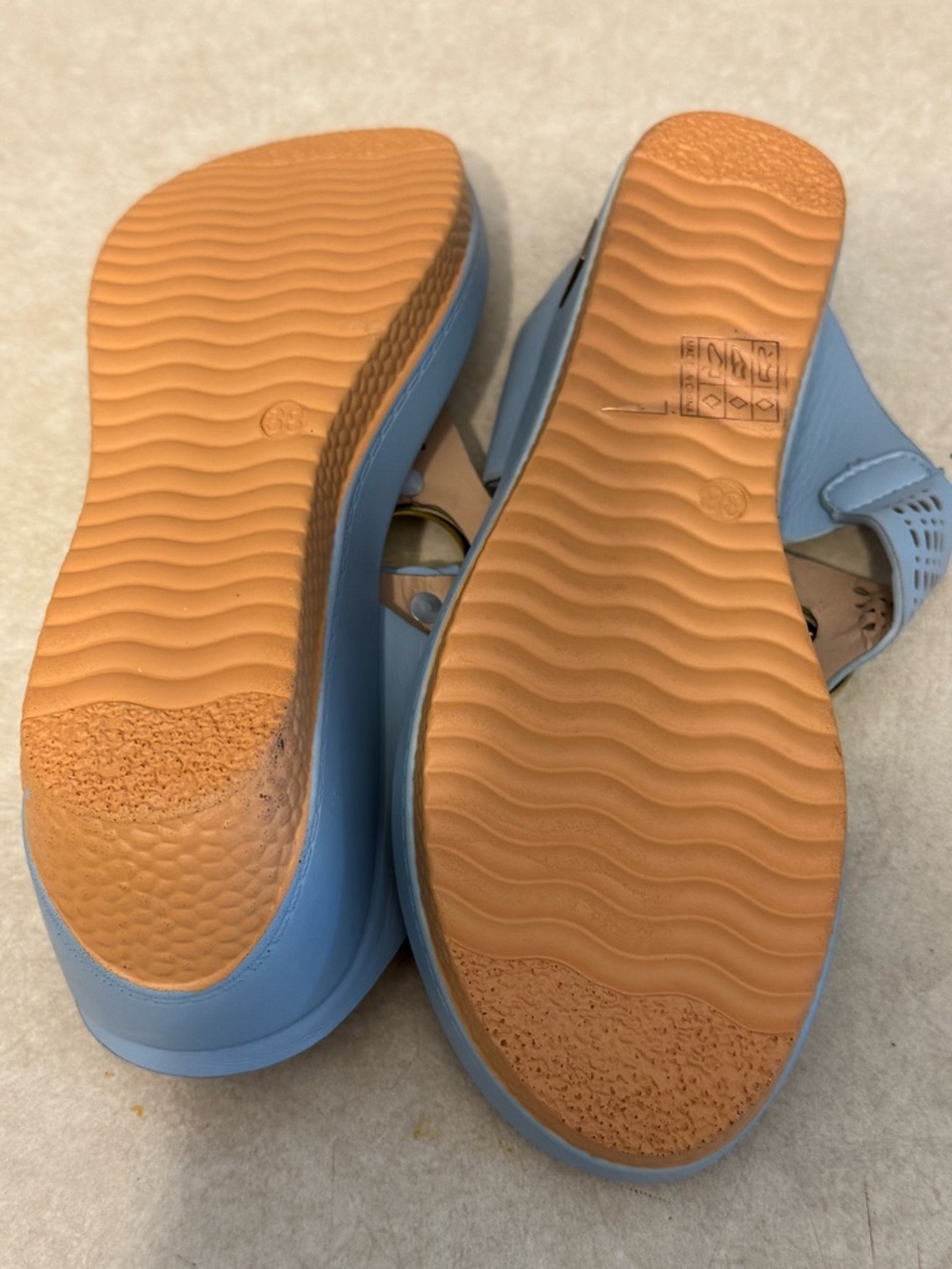 NWOT AOVIN Plantar Fasciitis
Light Blue Women's Thong Sandals Gold Accent SZ 38 - Picture 3 of 6